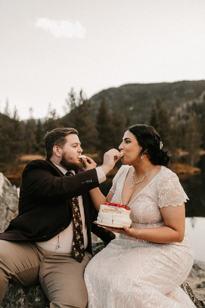 couple eating their wedding cake 