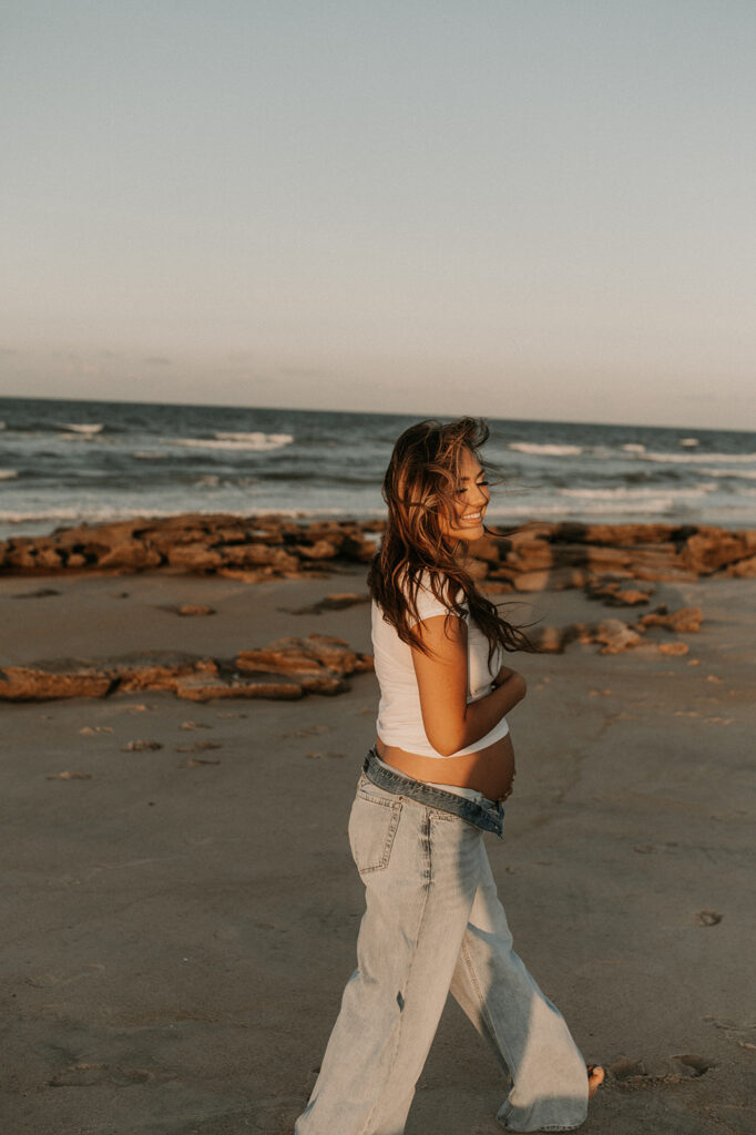 casual beach maternity session