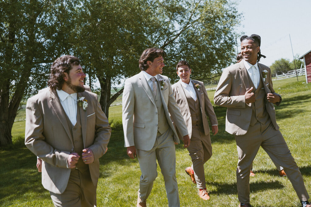 fun picture of the groom and his groomsmen 