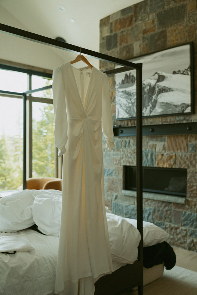 stunning picture of the elopement dress
