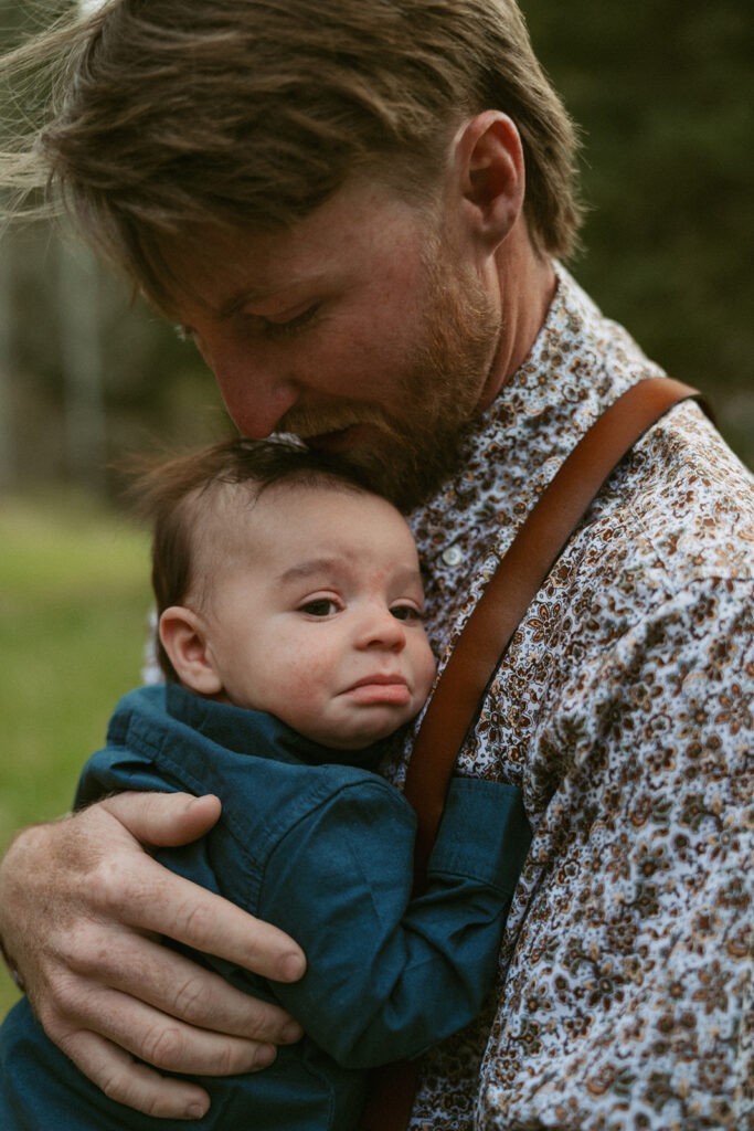 dad kissing his son on the forehead