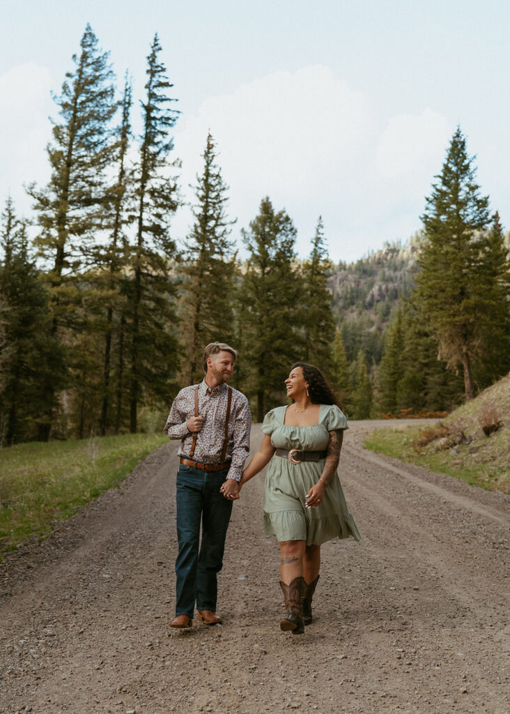 couple dancing during their photoshoot