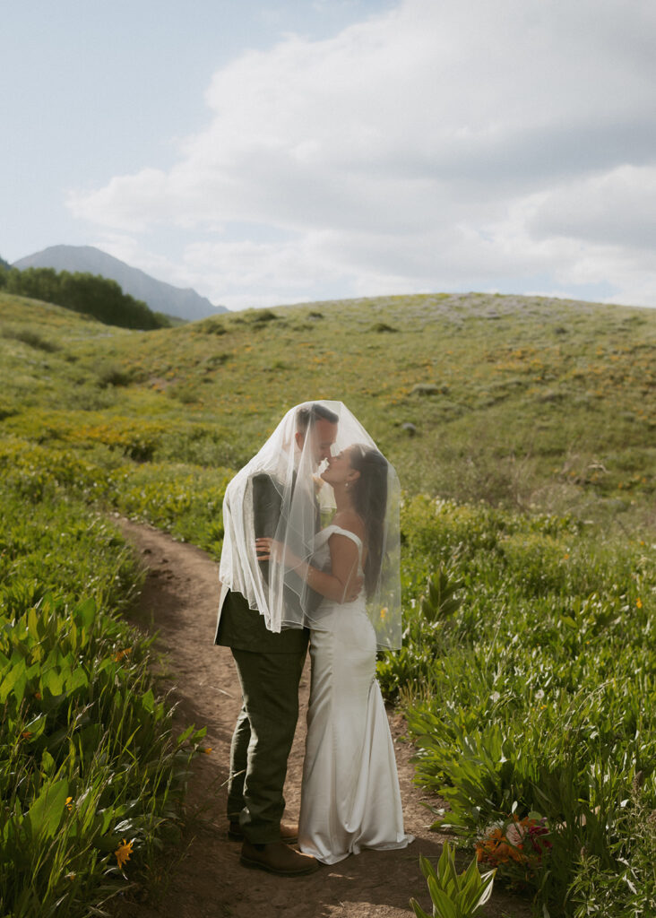 cute picture of the newlyweds kissing 