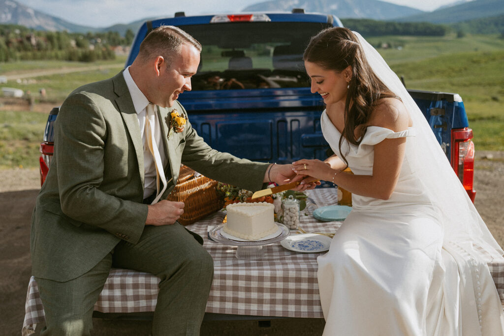 cute couple cutting their wedding cake  