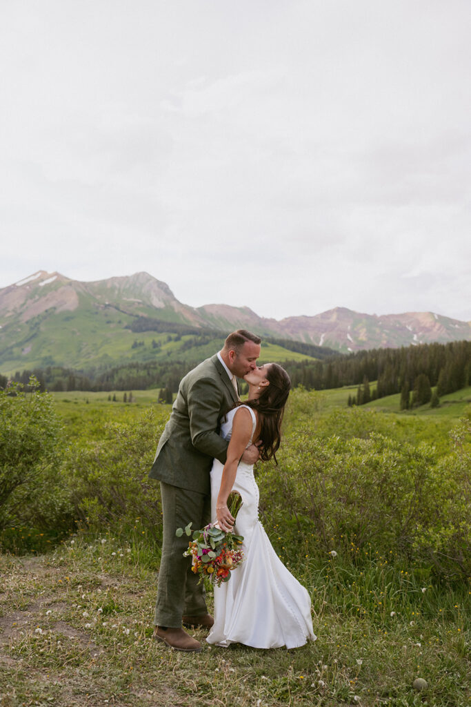 cute picture of the newlyweds kissing 