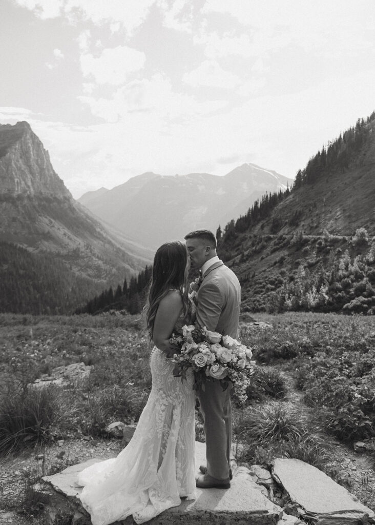 Cute picture of the newly married couple kissing