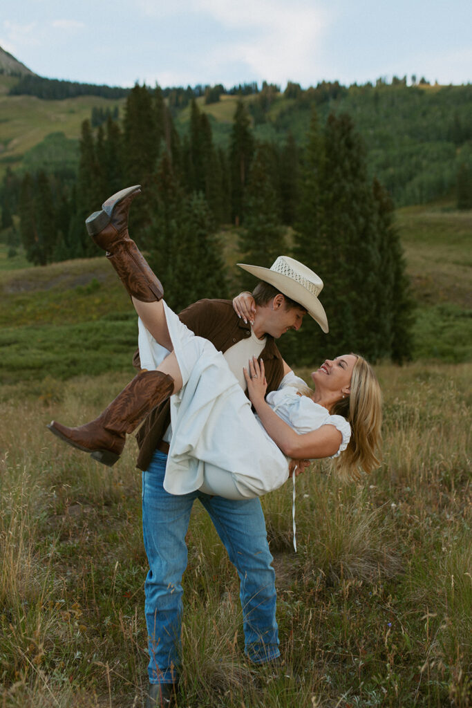 couple dancing during their photoshoot