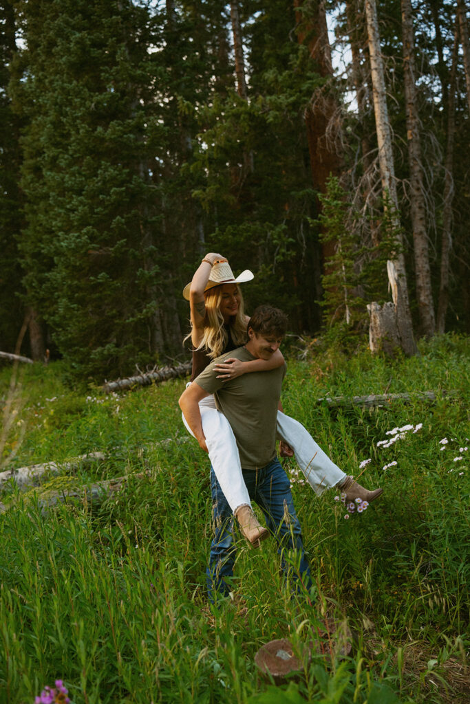 couple dancing during their photoshoot
