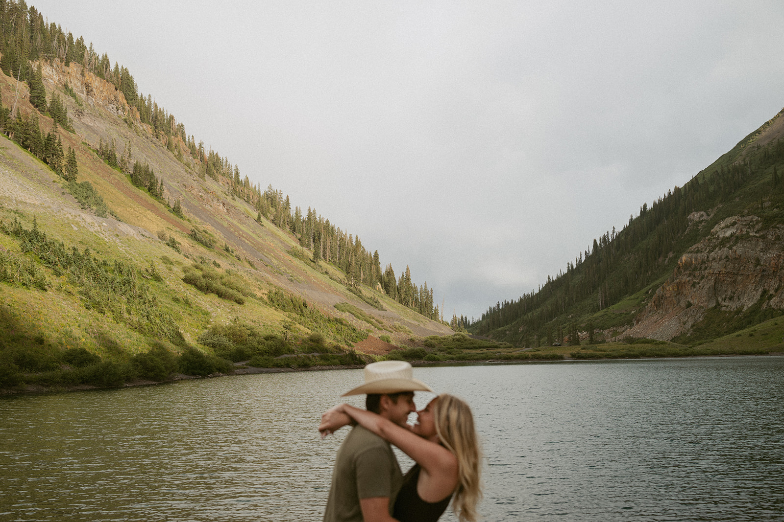 portrait of the couple kissing during their photoshoot