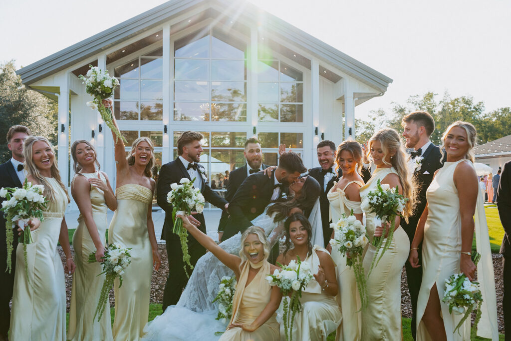 Portrait of the bride and groom with their bridal parties