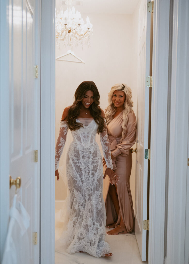 Cute picture of the bride and her friends