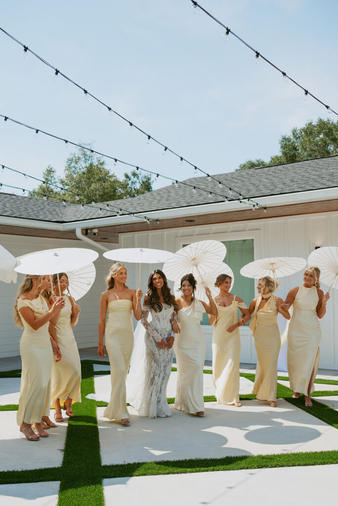 Cute picture of the bride and her bridesmaids
