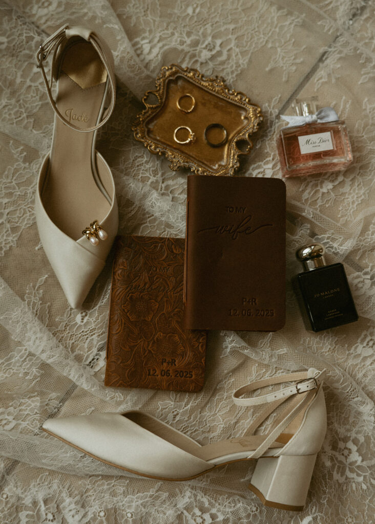 stunning wedding details for the winter wedding