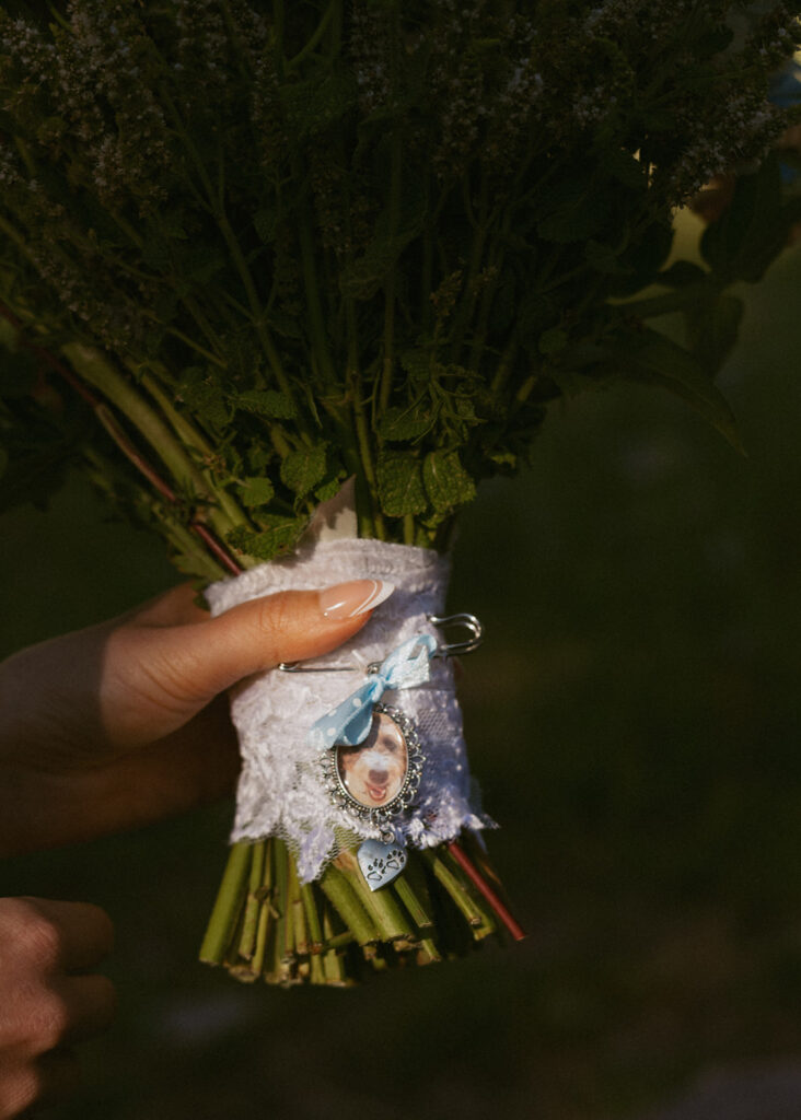 stunning picture of the wedding bouquet