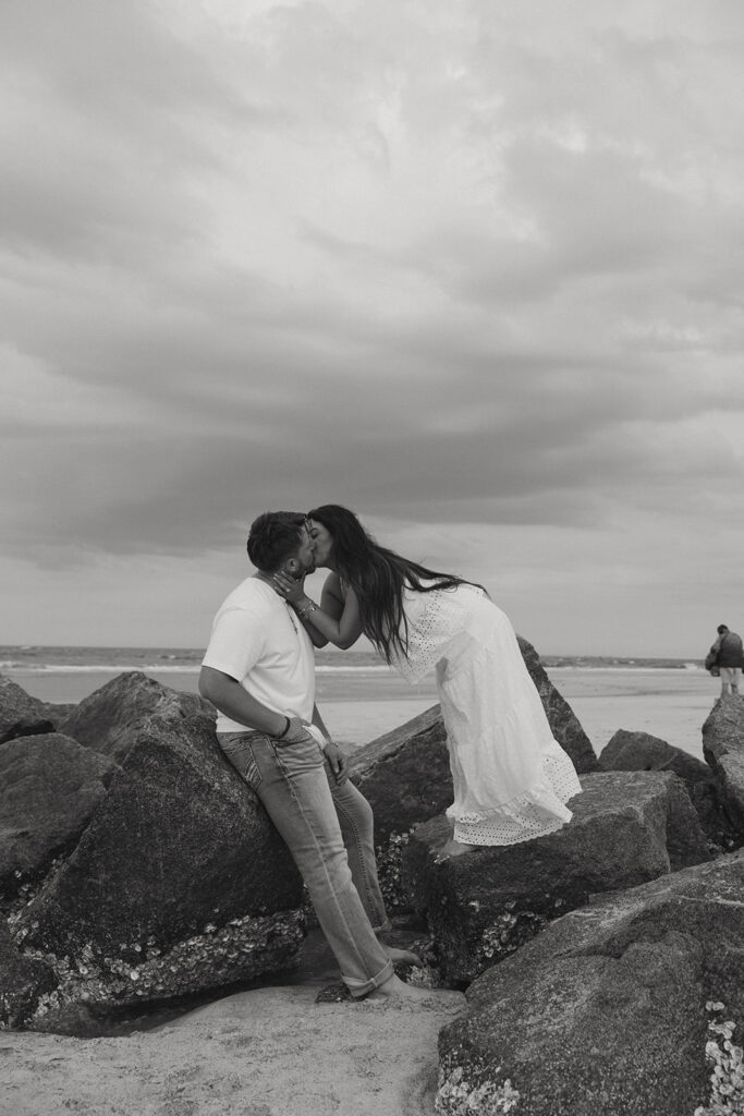 couple kissing during their dream photoshoot