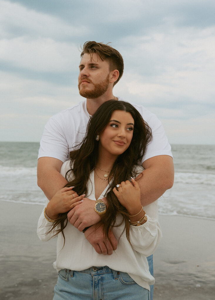 couple hugging during their photoshoot