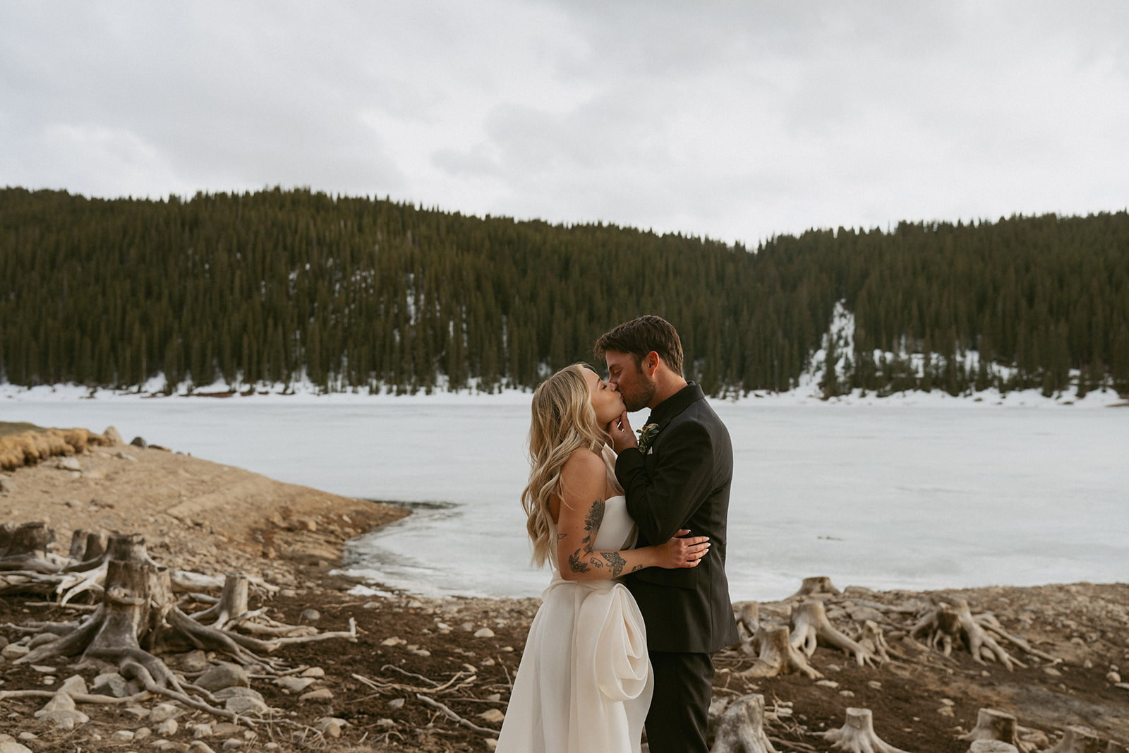 You Don’t Have to Hike for a Beautiful Colorado Mountain Elopement