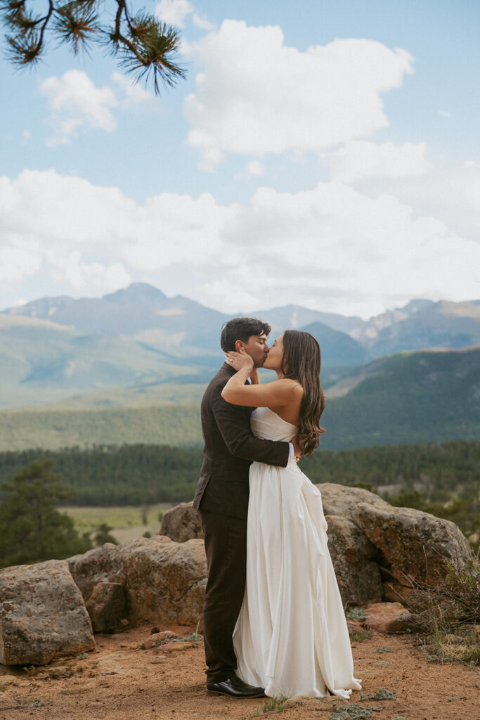 beautiful picture of the newlyweds kissing