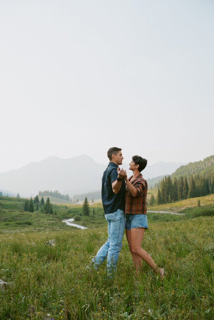 Adventurous Couples Photos in Crested Butte | Dannon & Grace
