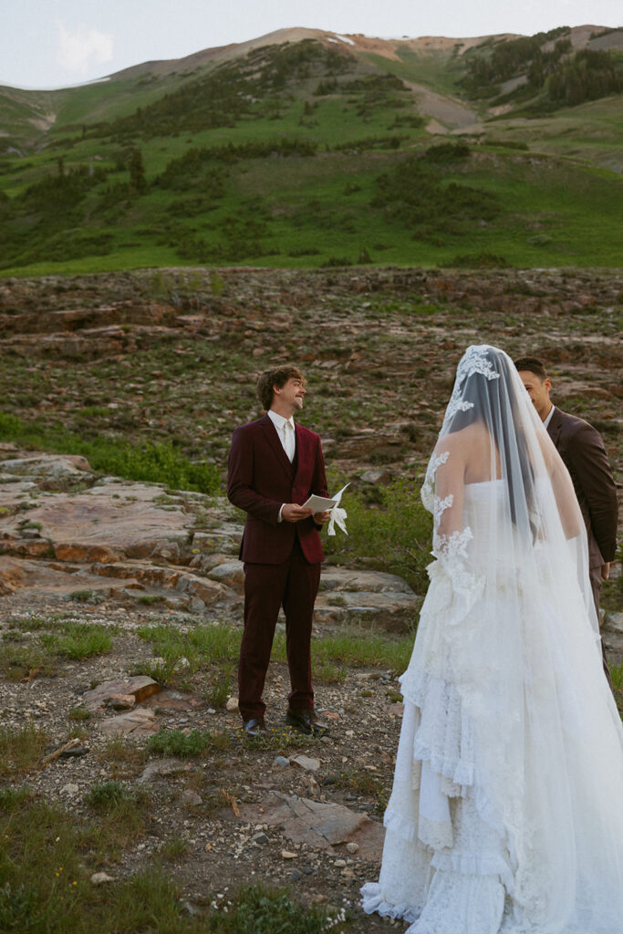 What’s in My Camera Bag? My Simple Elopement Photography Gear Setup