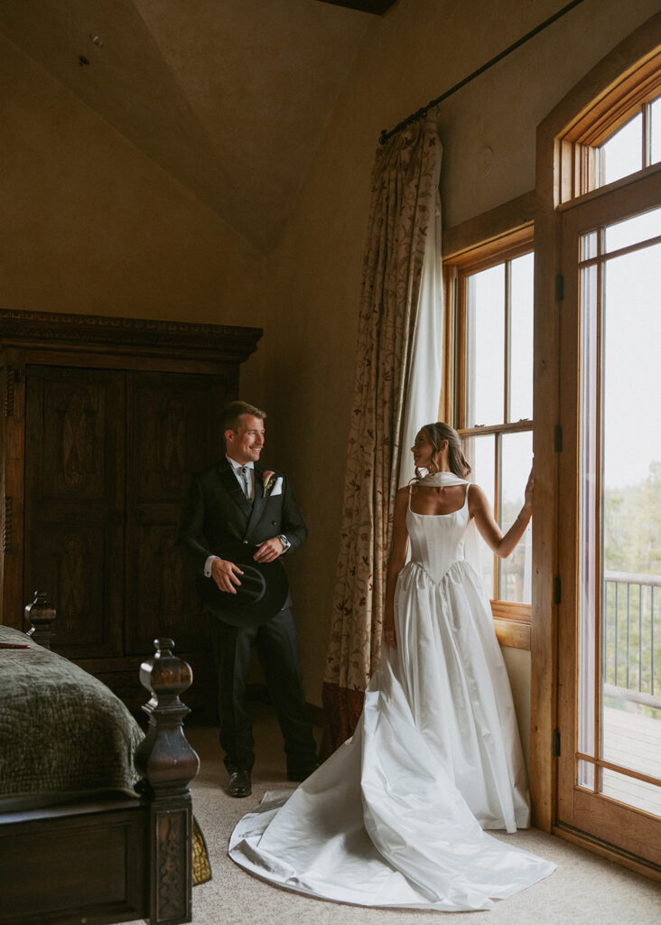 What’s in My Camera Bag? My Simple Elopement Photography Gear Setup
