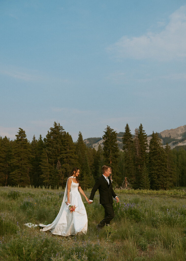 What’s in My Camera Bag? My Simple Elopement Photography Gear Setup