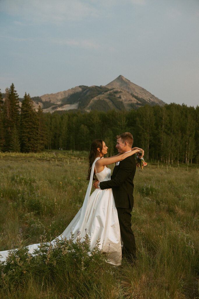 What’s in My Camera Bag? My Simple Elopement Photography Gear Setup