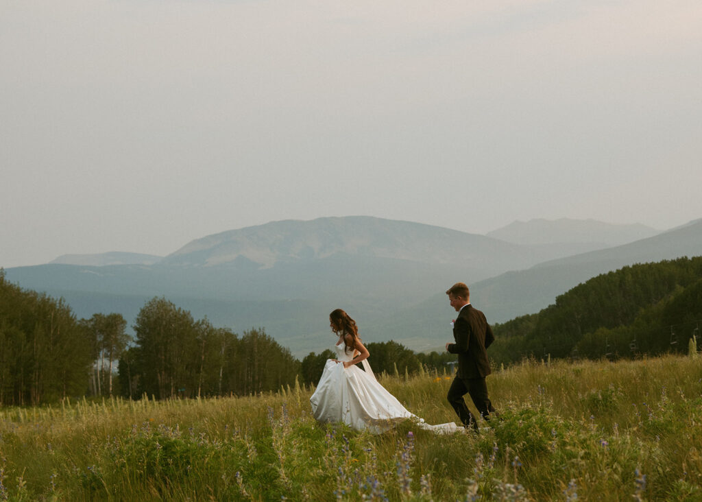 What’s in My Camera Bag? My Simple Elopement Photography Gear Setup