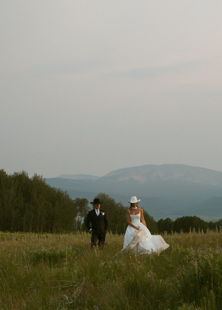 What’s in My Camera Bag? My Simple Elopement Photography Gear Setup