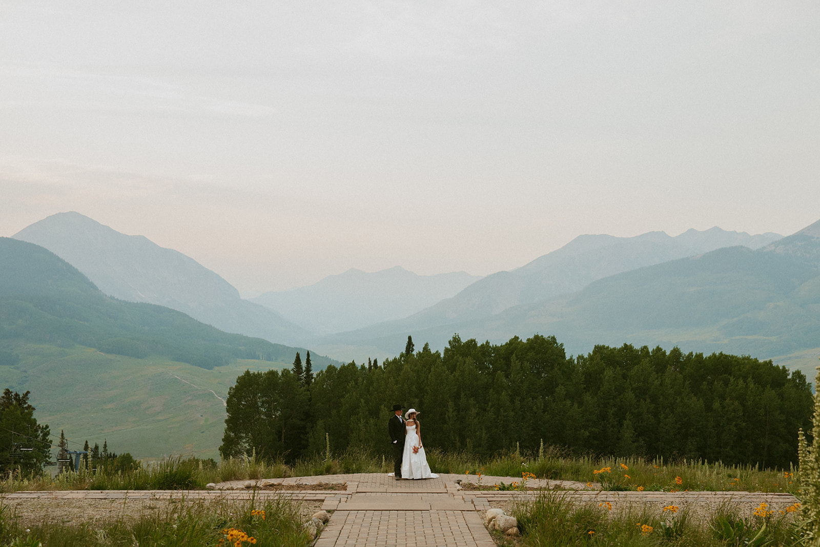 What’s in My Camera Bag? My Simple Elopement Photography Gear Setup