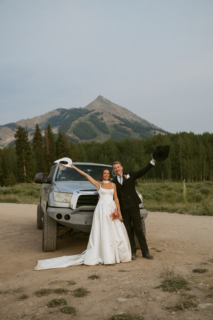 What’s in My Camera Bag? My Simple Elopement Photography Gear Setup