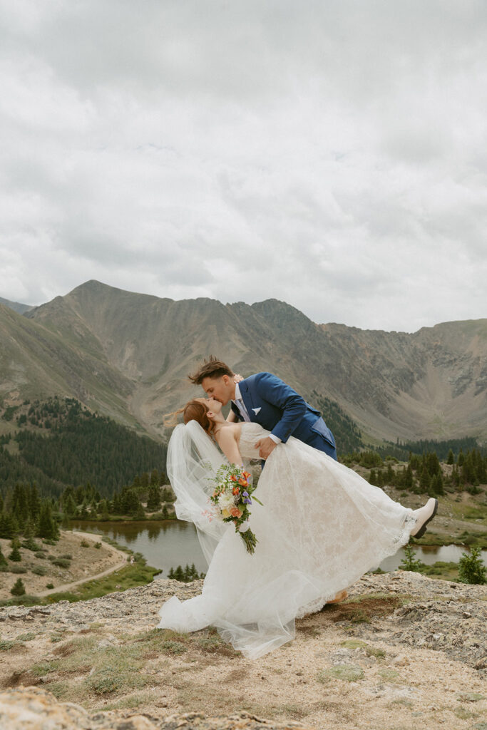 cute picture of the newlyweds kissing